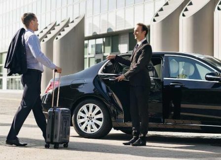 Why Local Taxis Are the Smartest Choice for Airport Transfers in Wokingham